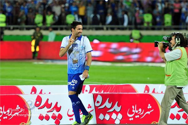 نکونام شمشیر از رو کشید : قراردادم 000/000/750/1 تومان بود ! پولم را ندهند از استقلال شکایت می کنم !!!