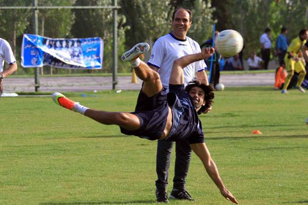 قیچی برگردان فرهاد مجیدی + عکس